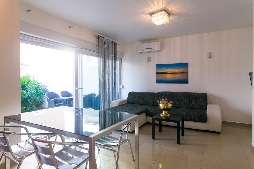 Villa Tina Novalja Bagian luar foto