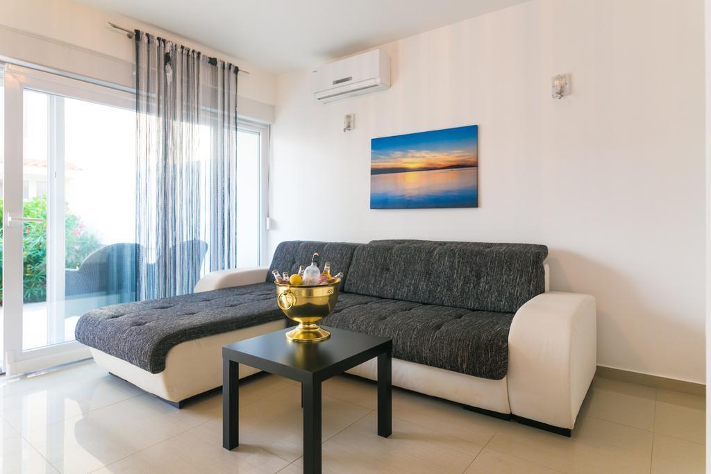Villa Tina Novalja Bagian luar foto
